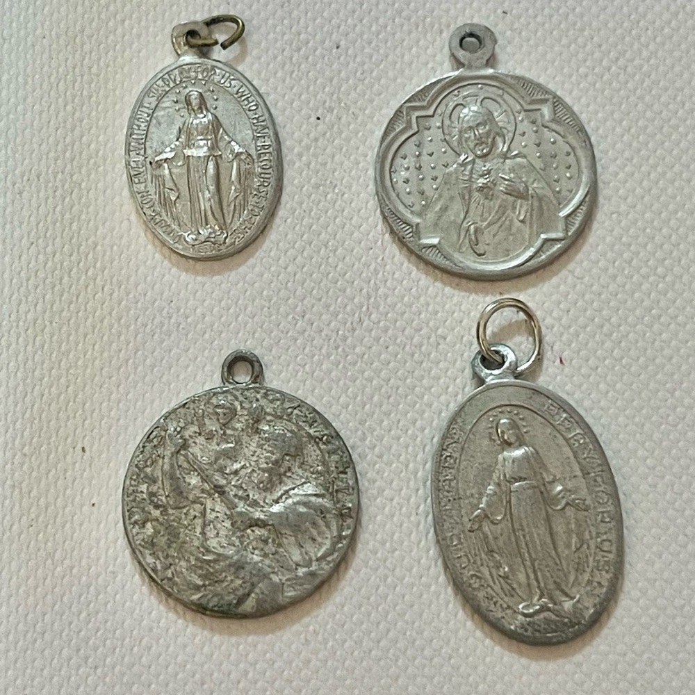 VTG Set Or 4 Medals Pendant Catholic Virgin Mary Jesus Christ #11